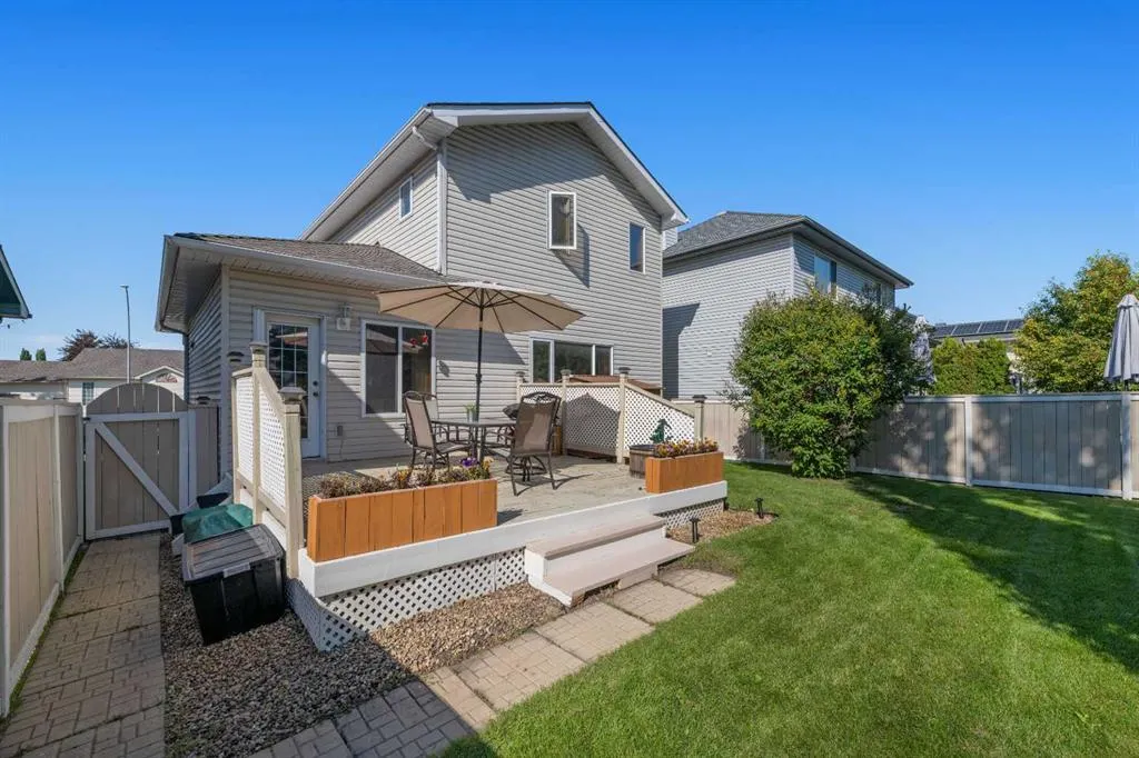228 Douglas Ridge Close SE