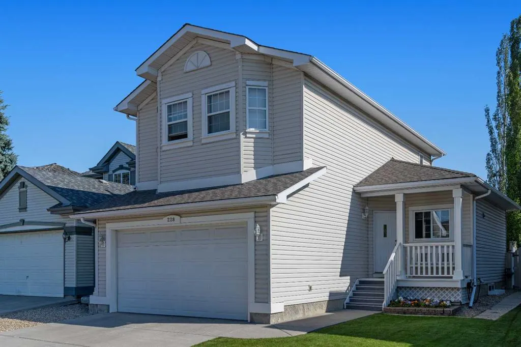 228 Douglas Ridge Close SE