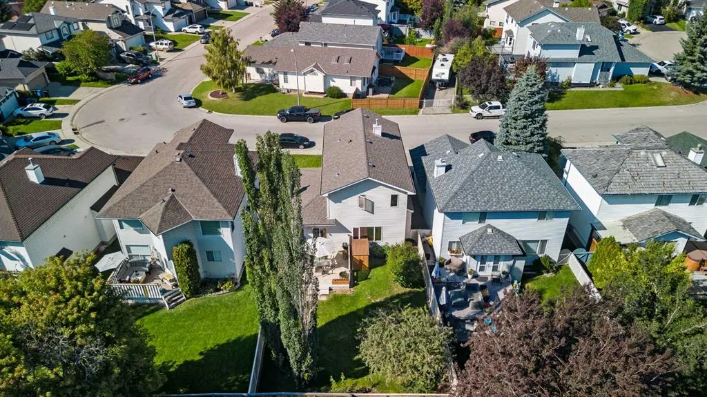 228 Douglas Ridge Close SE
