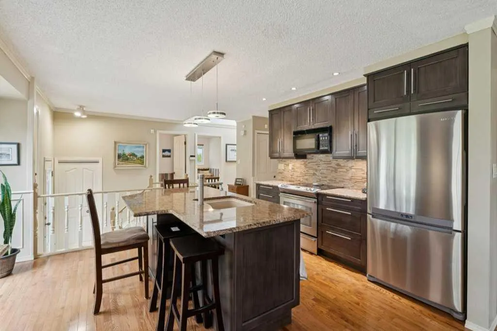 318 Oakhill Place SW