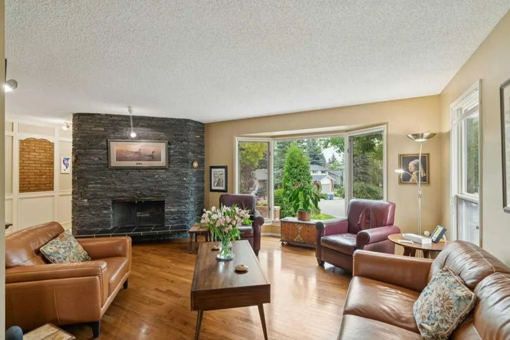 318 Oakhill Place SW