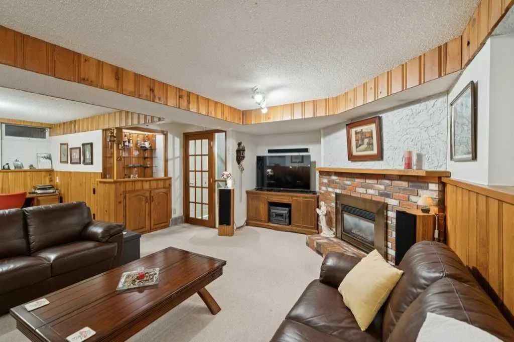 318 Oakhill Place SW