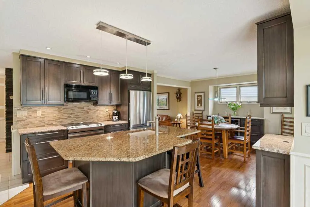 318 Oakhill Place SW