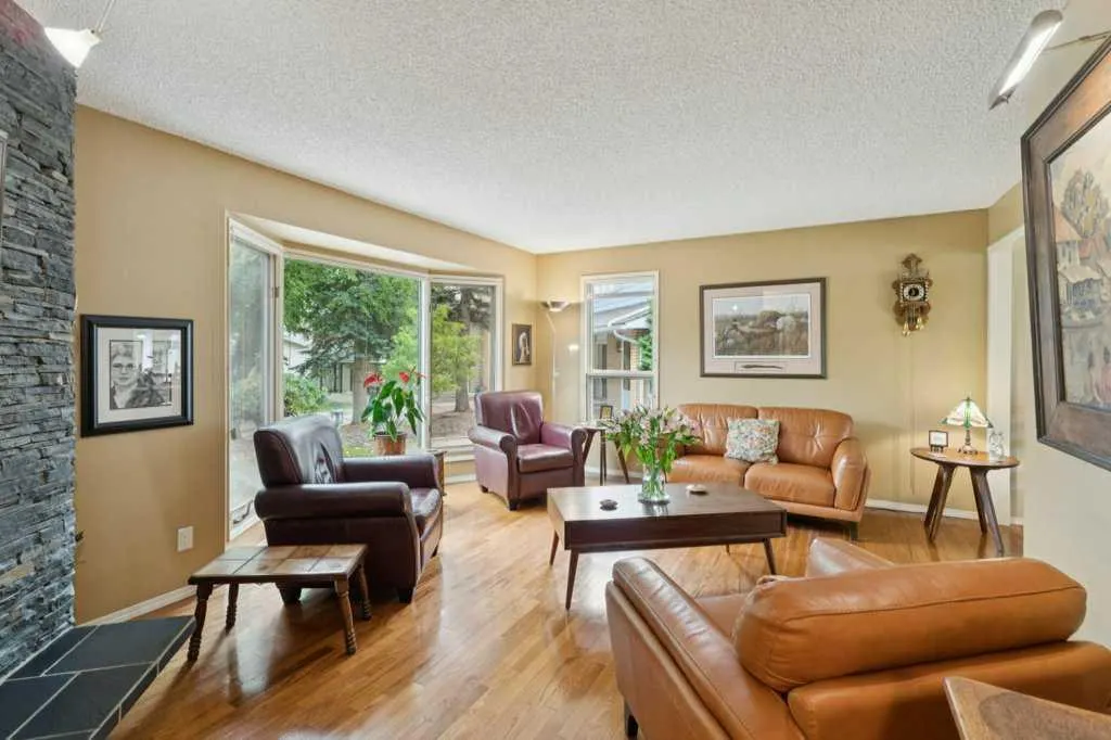 318 Oakhill Place SW