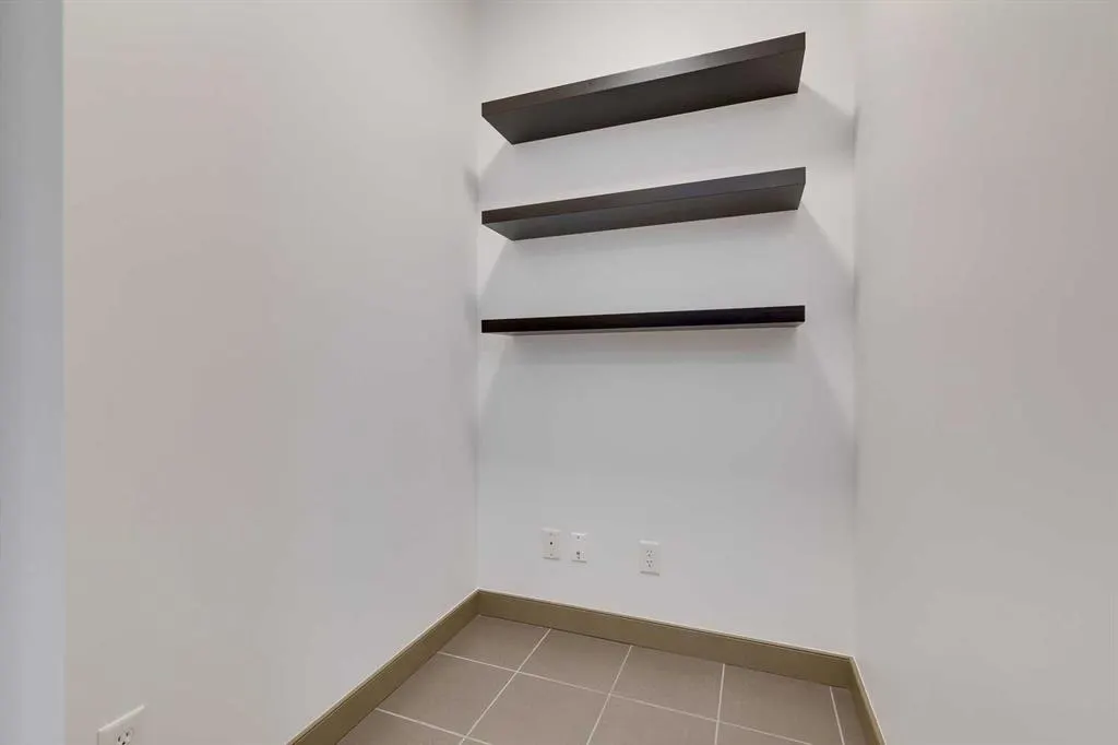 2420 34 Avenue SW, #210