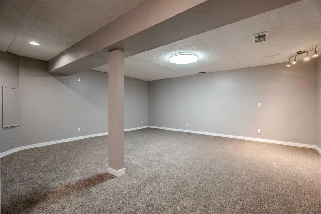 224 Jensen Drive NE