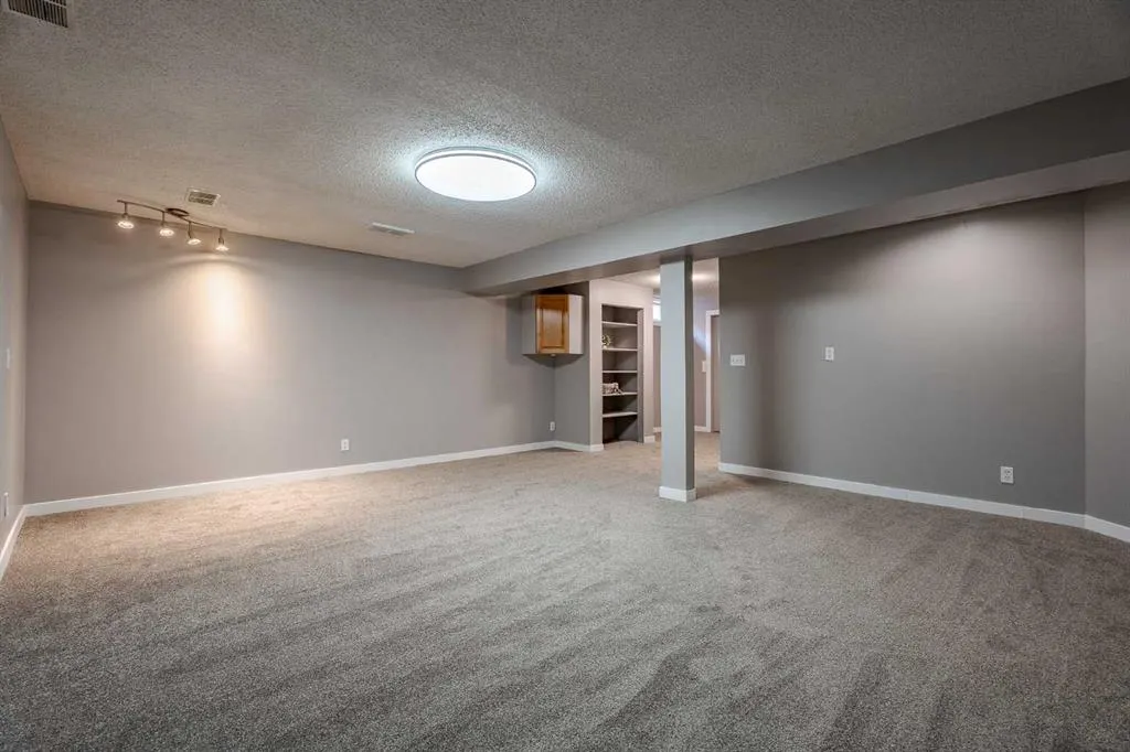 224 Jensen Drive NE