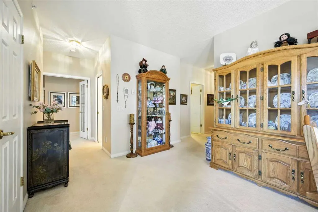 5201 Dalhousie Drive NW, #422