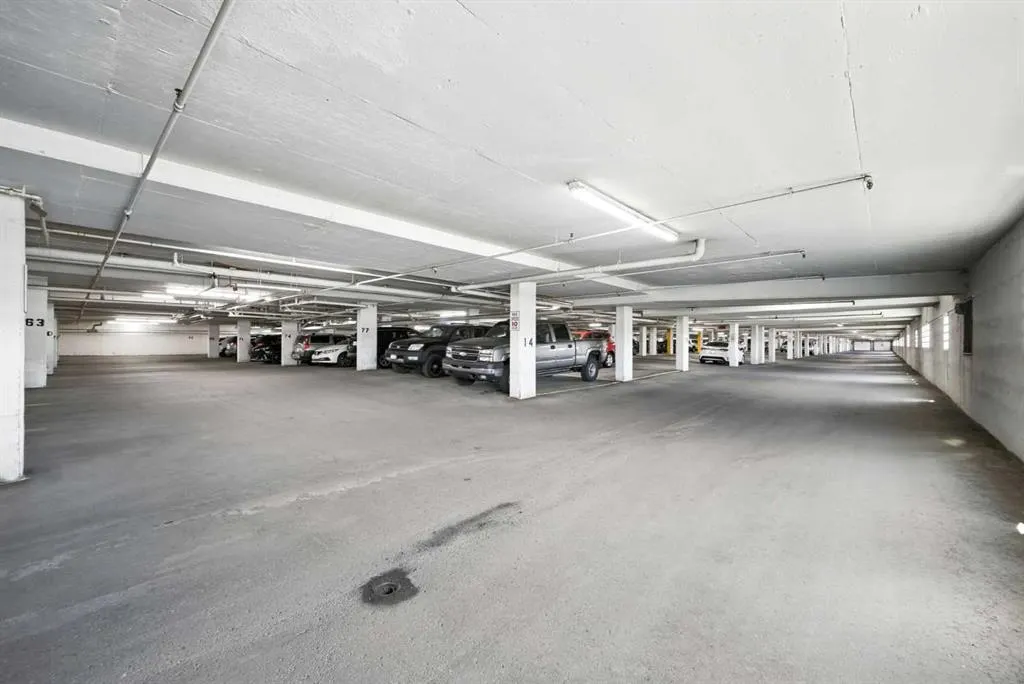 5201 Dalhousie Drive NW, #422