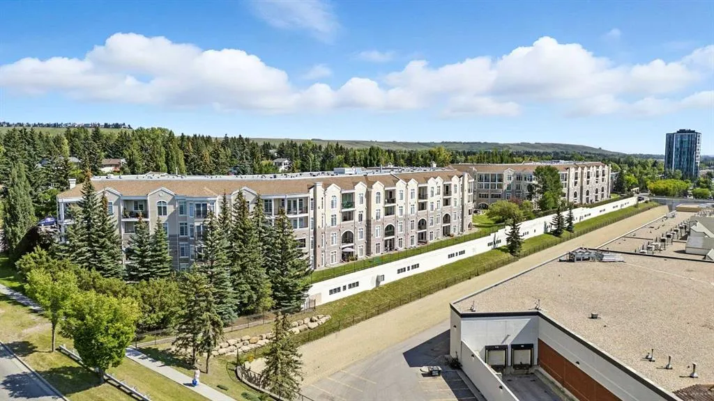 5201 Dalhousie Drive NW, #422