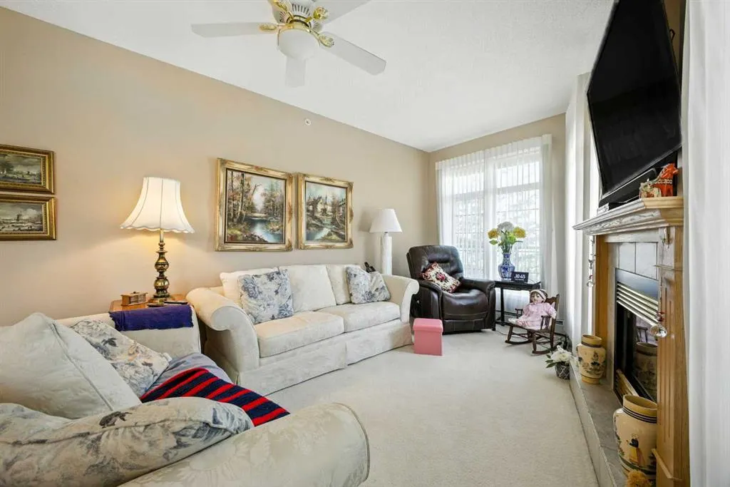 5201 Dalhousie Drive NW, #422