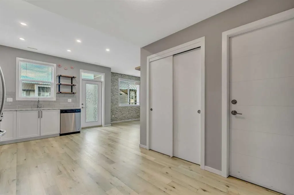 140 Redstone Walk NE, #203