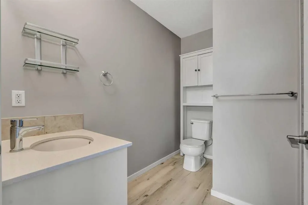 140 Redstone Walk NE, #203