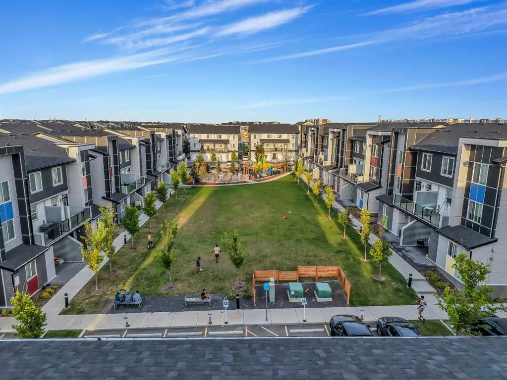 140 Redstone Walk NE, #203