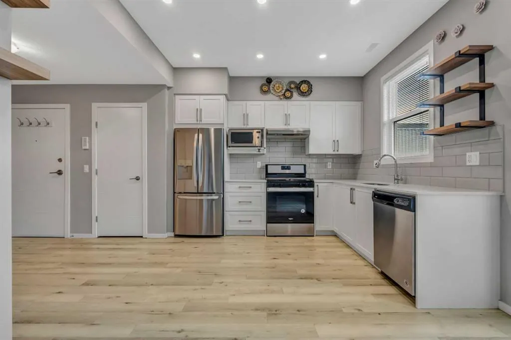 140 Redstone Walk NE, #203