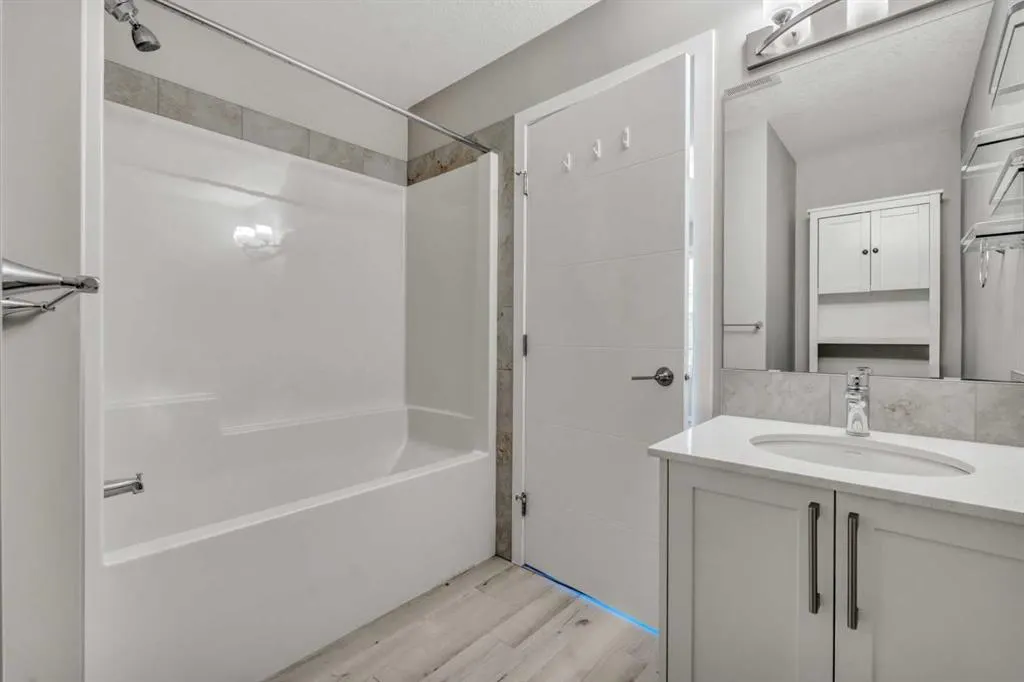 140 Redstone Walk NE, #203