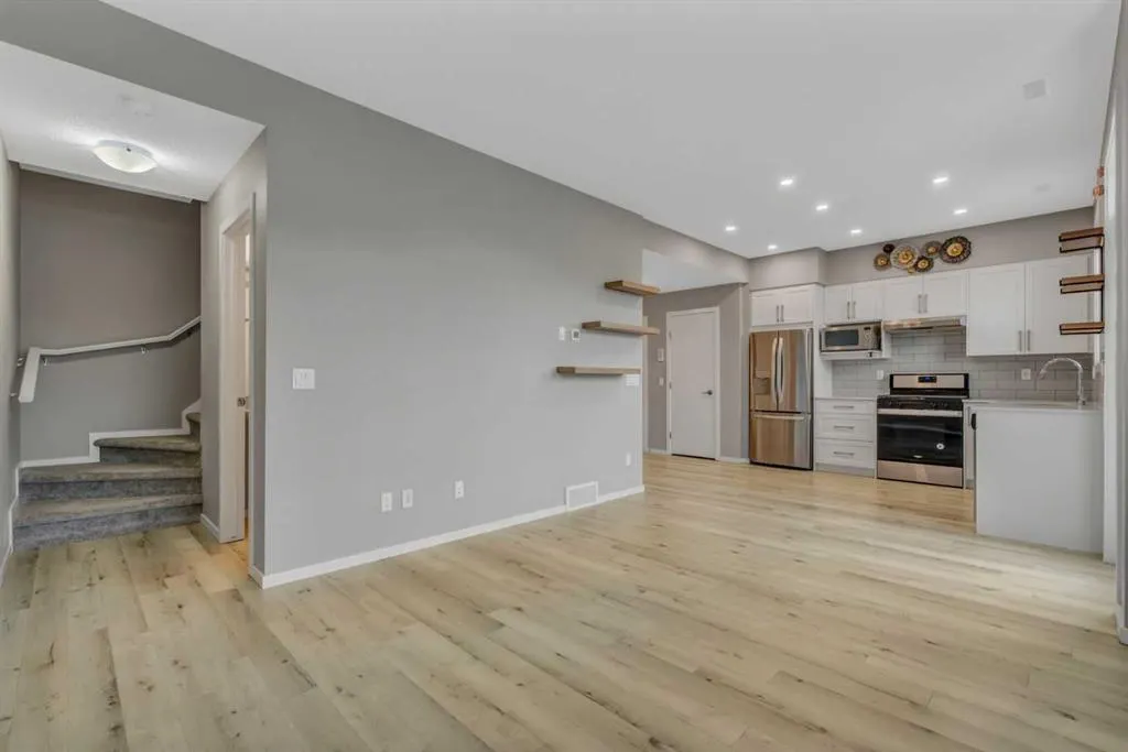 140 Redstone Walk NE, #203
