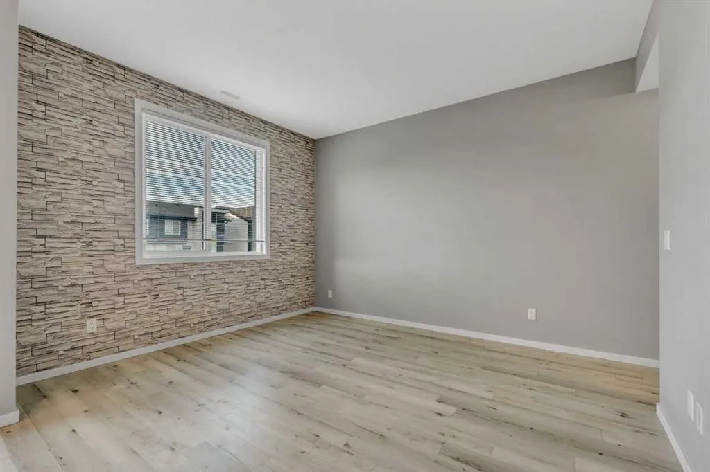 140 Redstone Walk NE, #203