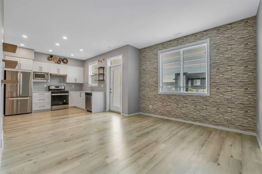 140 Redstone Walk NE, #203