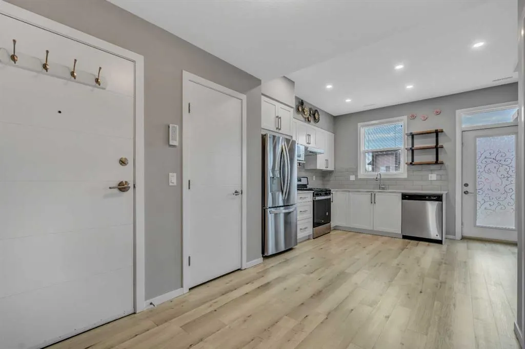 140 Redstone Walk NE, #203