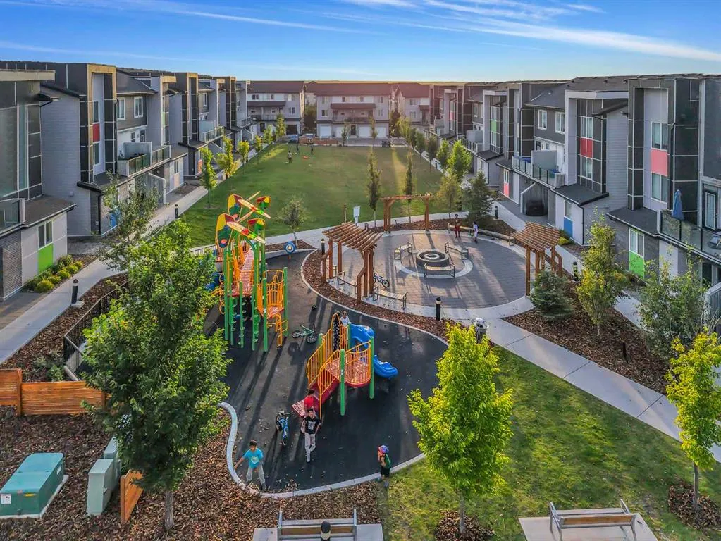 140 Redstone Walk NE, #203