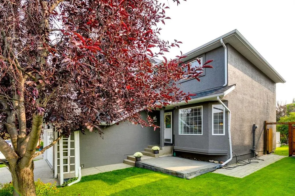 274 Mt Assiniboine Place SE