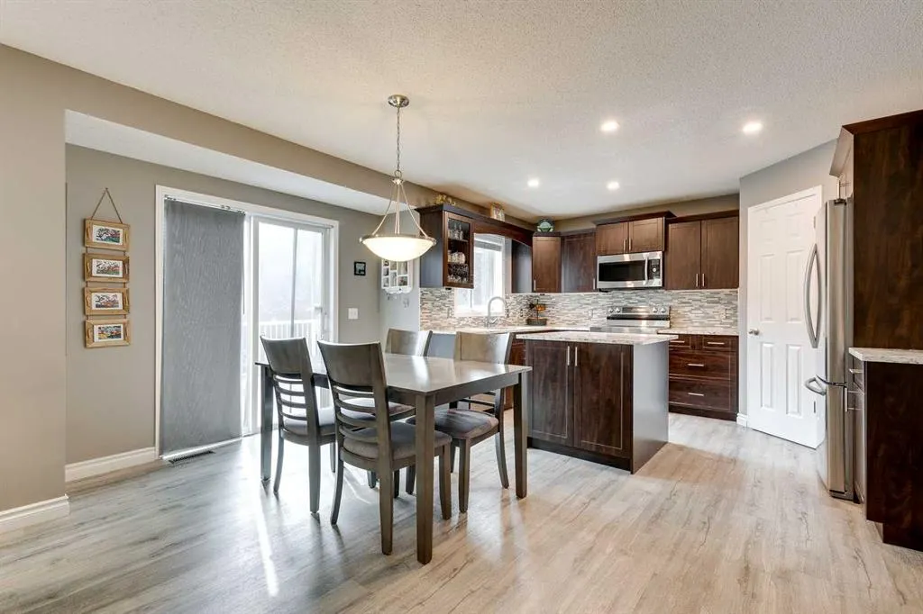 274 Mt Assiniboine Place SE