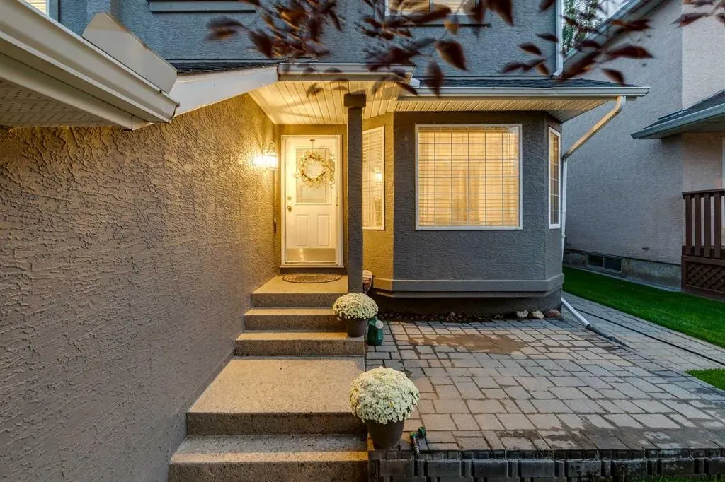 274 Mt Assiniboine Place SE