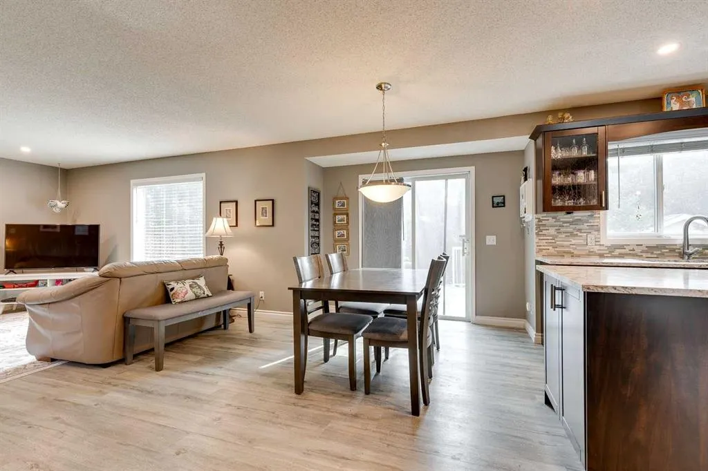 274 Mt Assiniboine Place SE