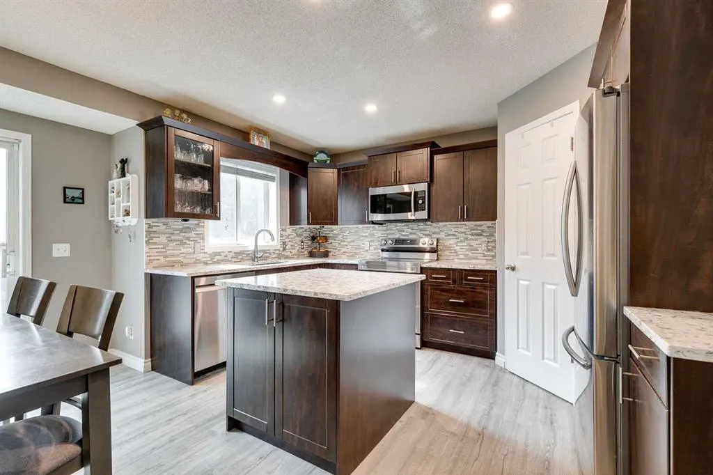 274 Mt Assiniboine Place SE