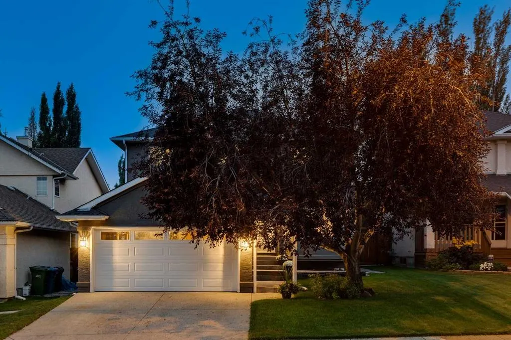 274 Mt Assiniboine Place SE