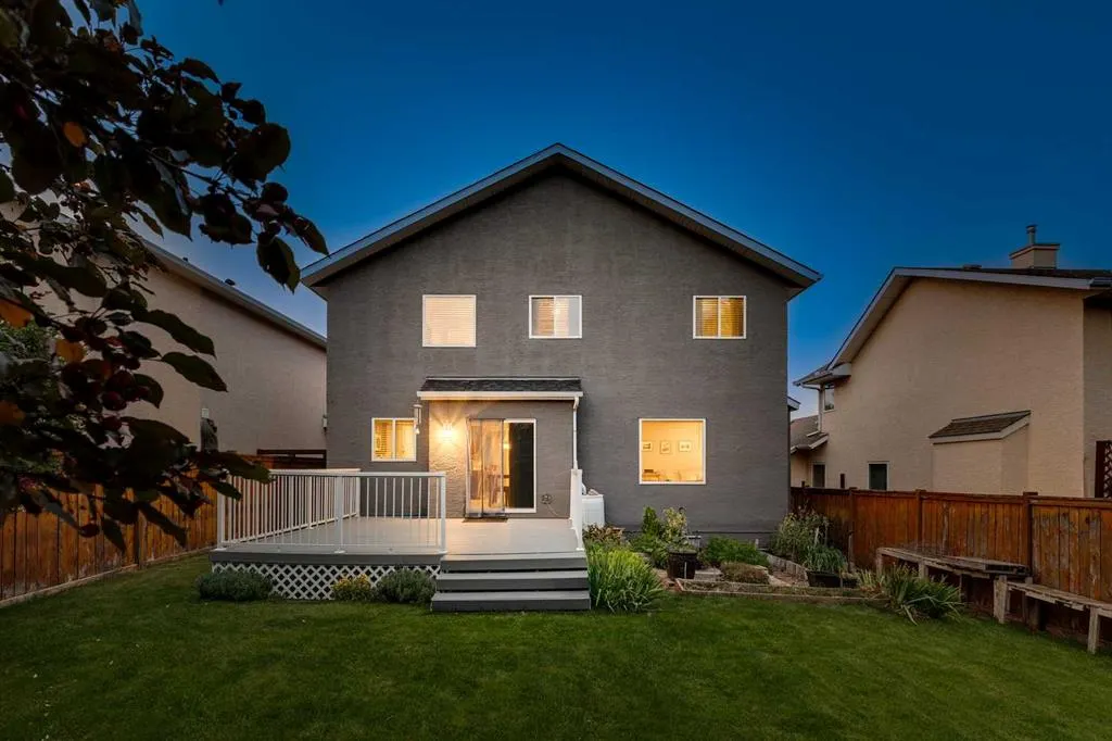 274 Mt Assiniboine Place SE