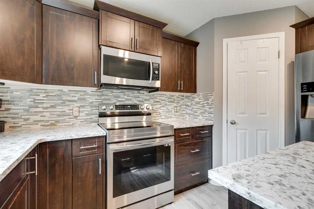 274 Mt Assiniboine Place SE