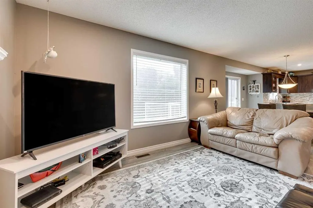 274 Mt Assiniboine Place SE