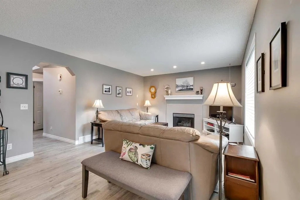 274 Mt Assiniboine Place SE