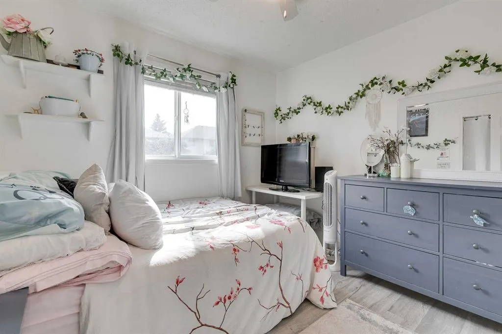 274 Mt Assiniboine Place SE