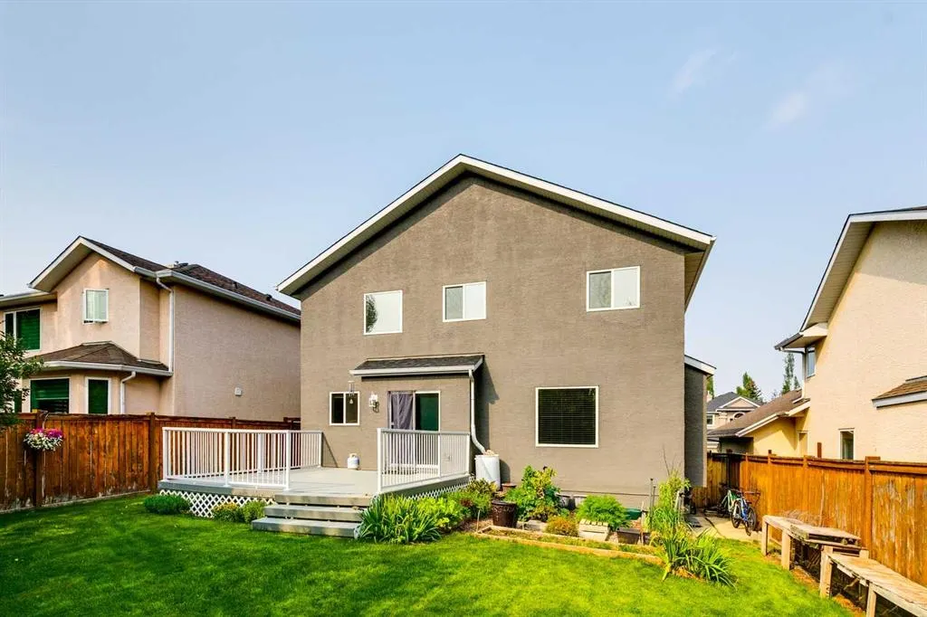 274 Mt Assiniboine Place SE