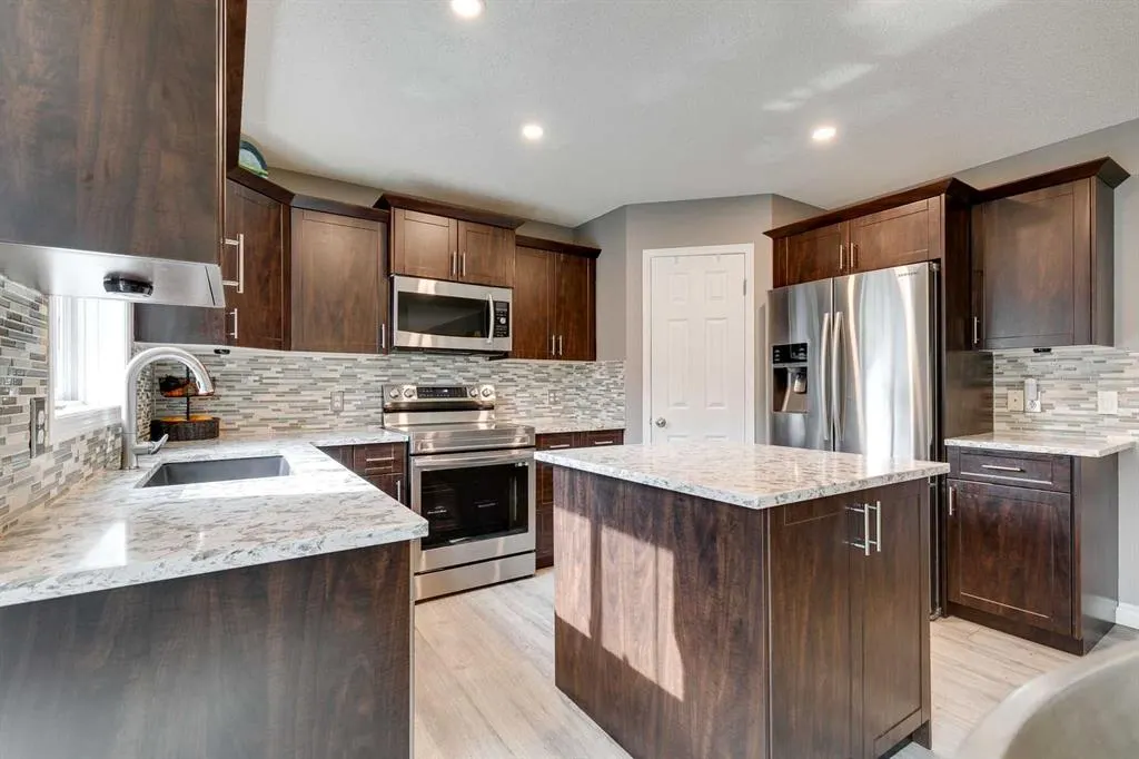274 Mt Assiniboine Place SE