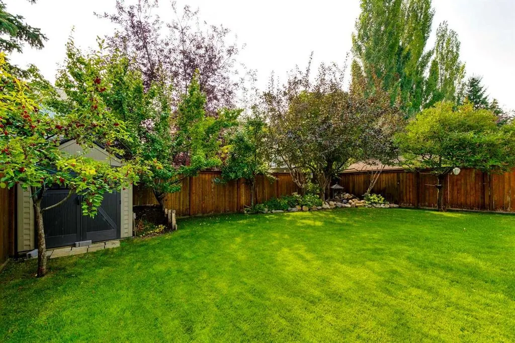 274 Mt Assiniboine Place SE