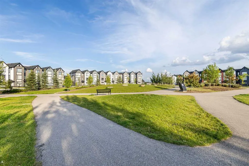 11 Evanscrest Mews NW, #208