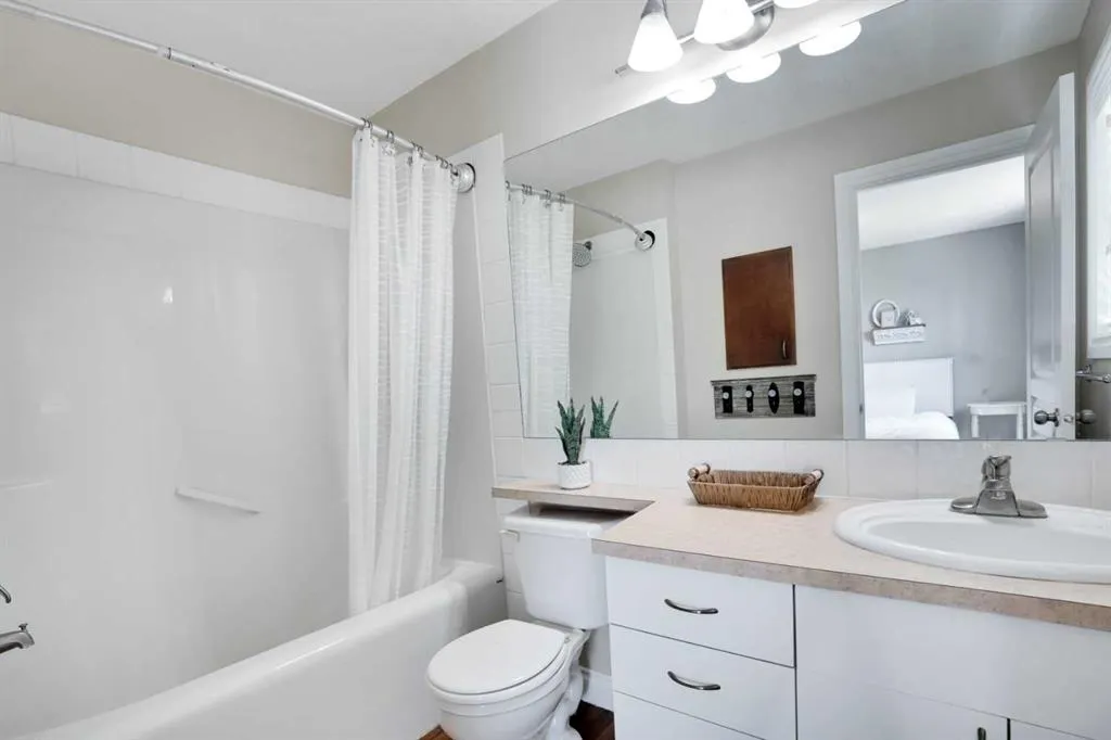 54 Cougar Ridge Mews SW