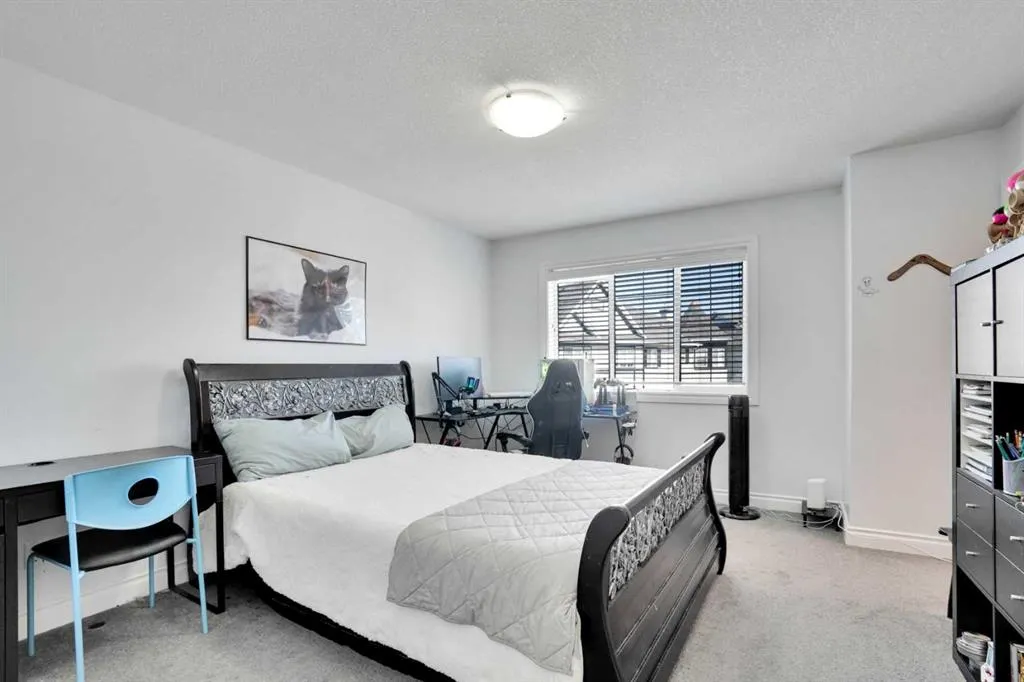 54 Cougar Ridge Mews SW
