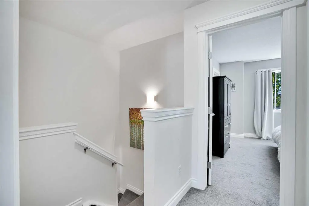 54 Cougar Ridge Mews SW