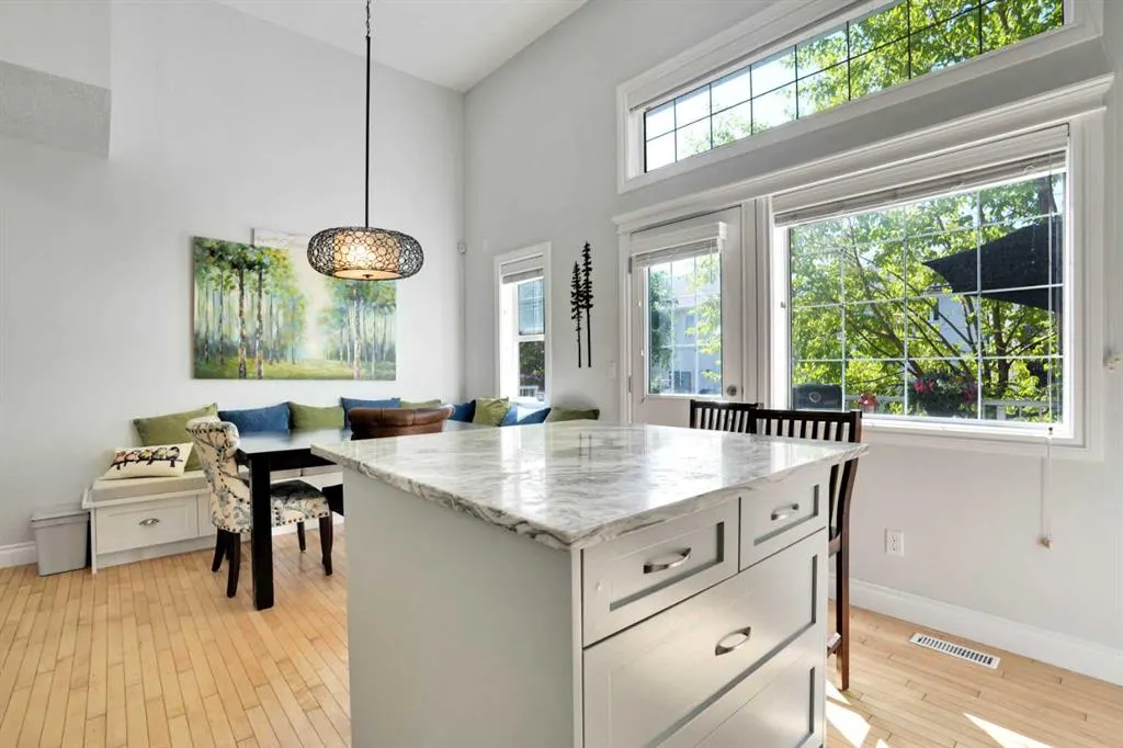 54 Cougar Ridge Mews SW