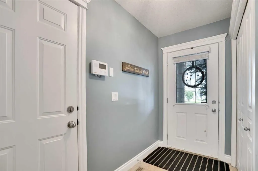 54 Cougar Ridge Mews SW