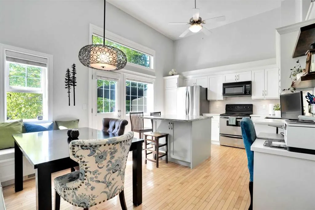 54 Cougar Ridge Mews SW