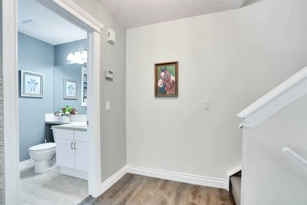 54 Cougar Ridge Mews SW