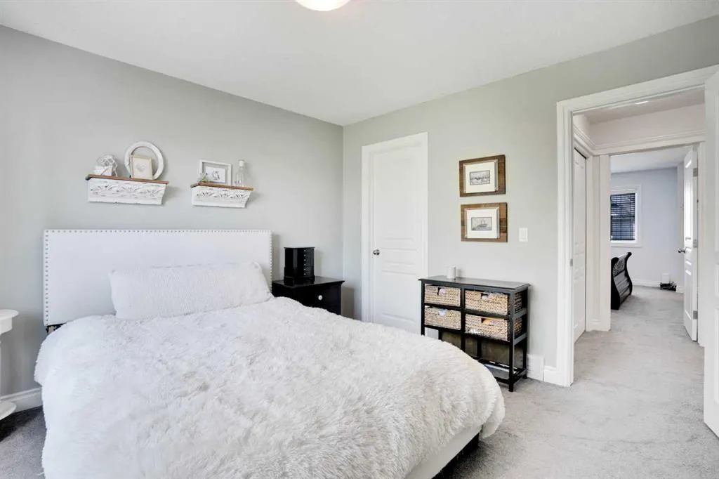 54 Cougar Ridge Mews SW