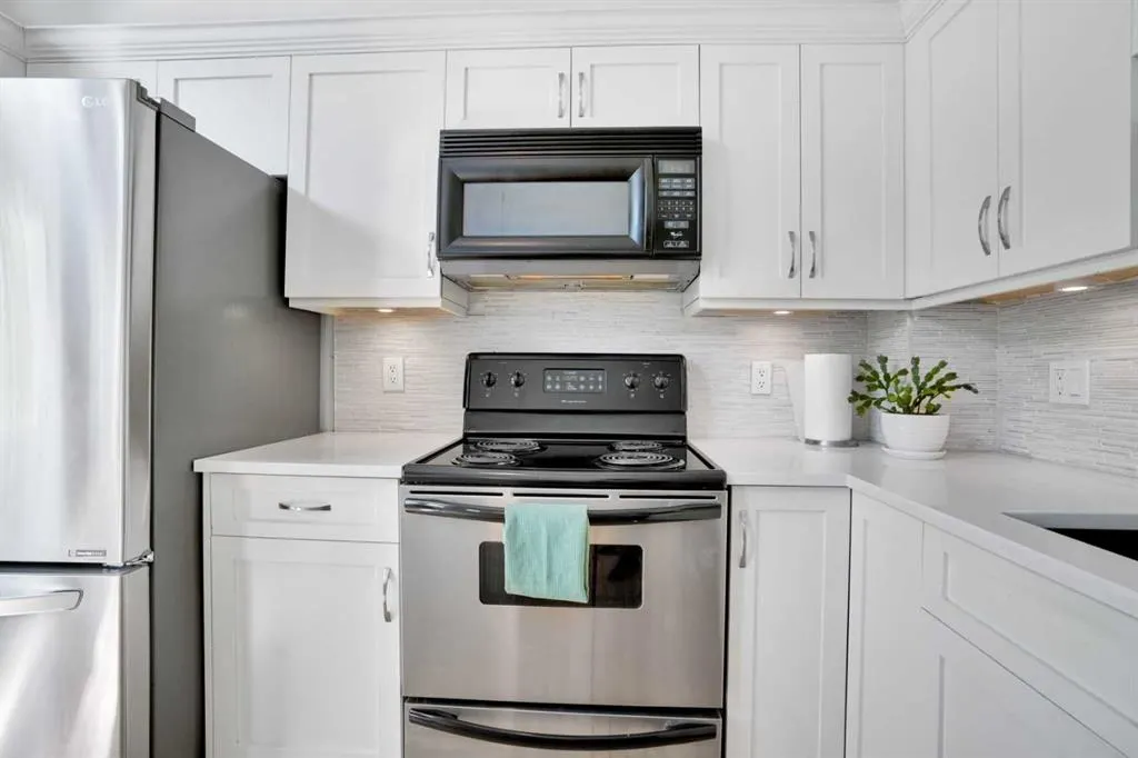 54 Cougar Ridge Mews SW