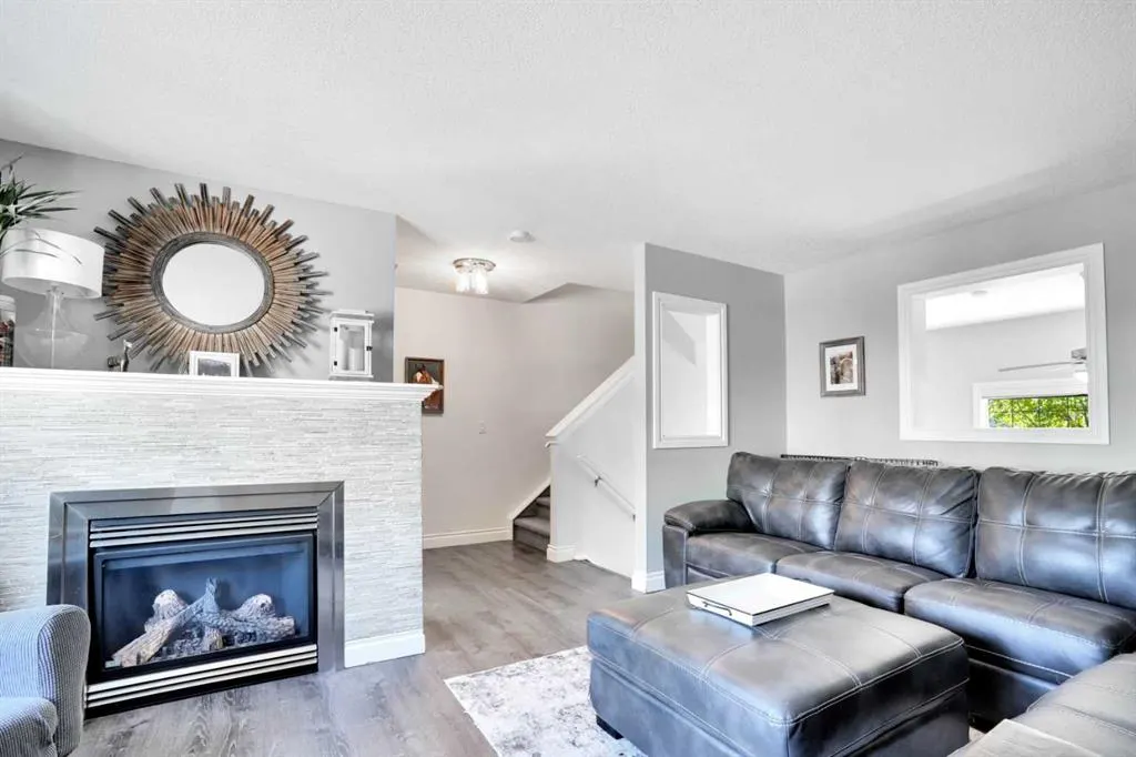 54 Cougar Ridge Mews SW